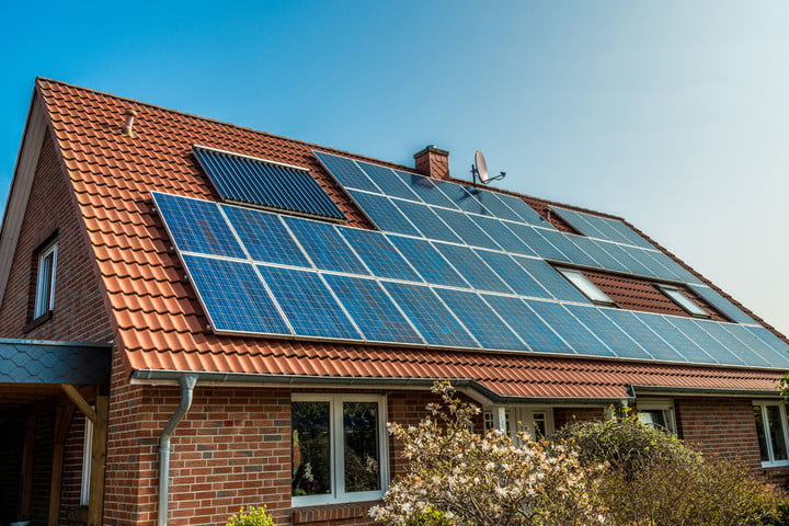 What to consider when buying or selling a house with solar panels Thumbnail