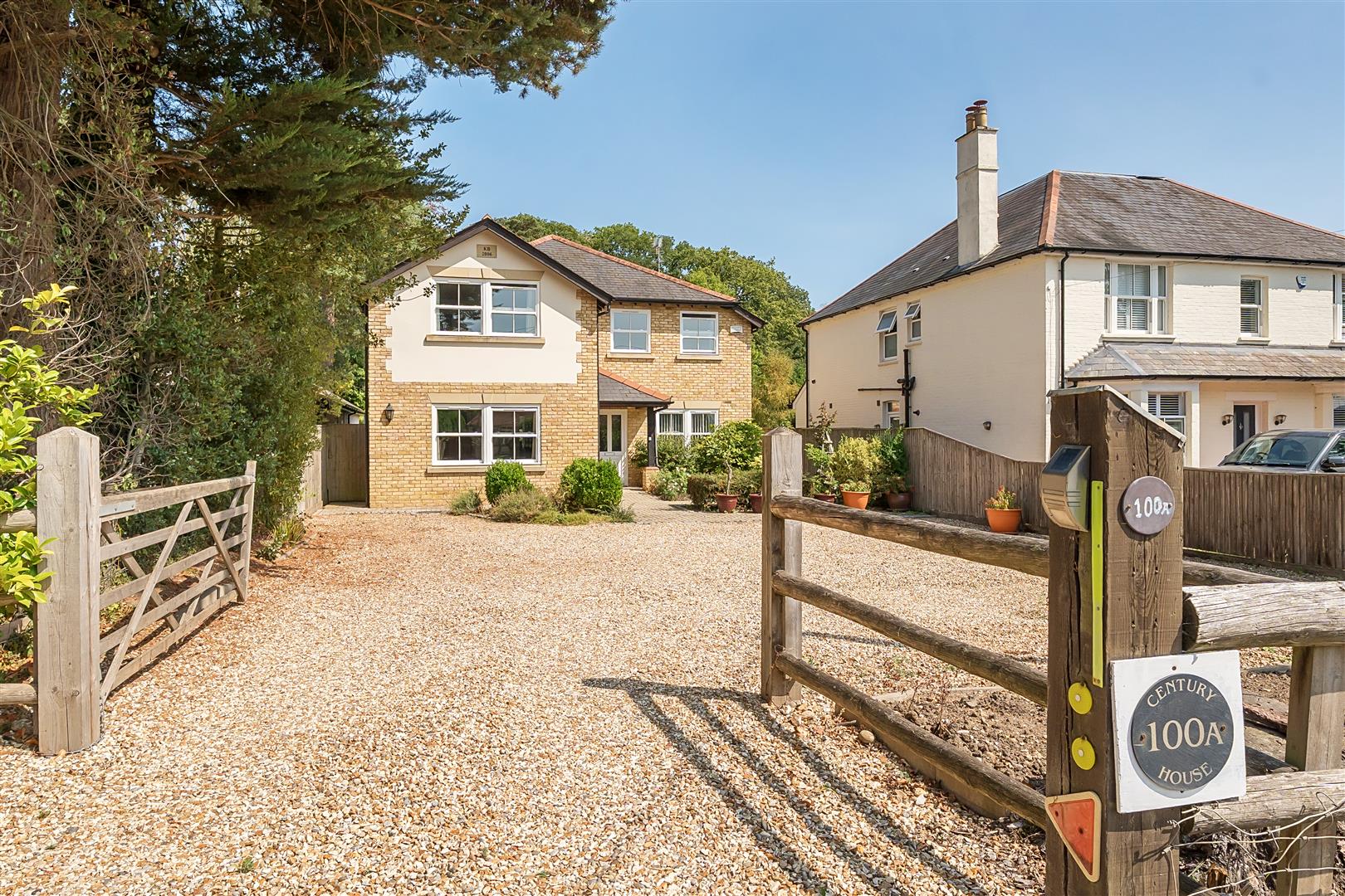 Reading Road, Finchampstead, Berkshire, RG40 4RA