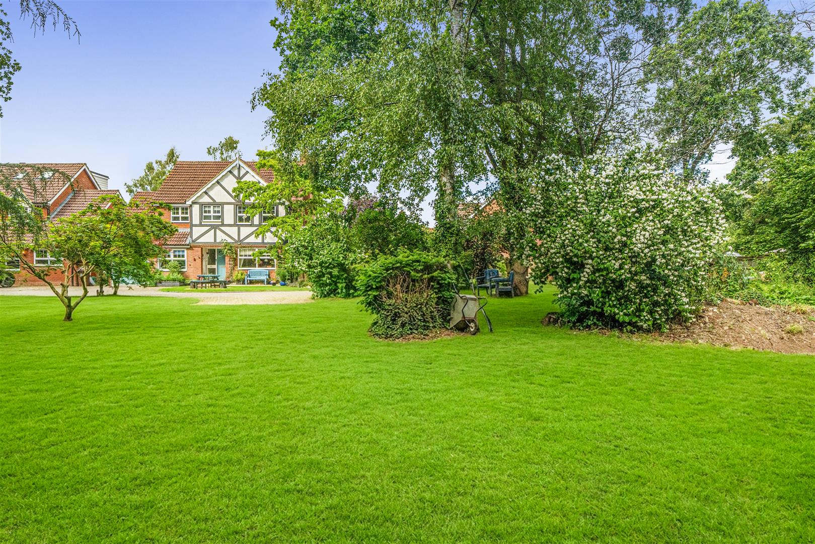 Barker Close, Arborfield, Berkshire, RG2 9NQ